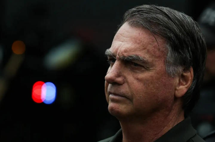Rotina de Bolsonaro tem caminhada, médico todo dia e nenhum livro