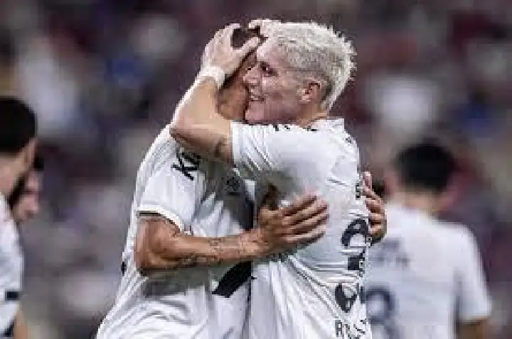 Santos vence Fortaleza com gol nos acréscimos e sai do Z4
