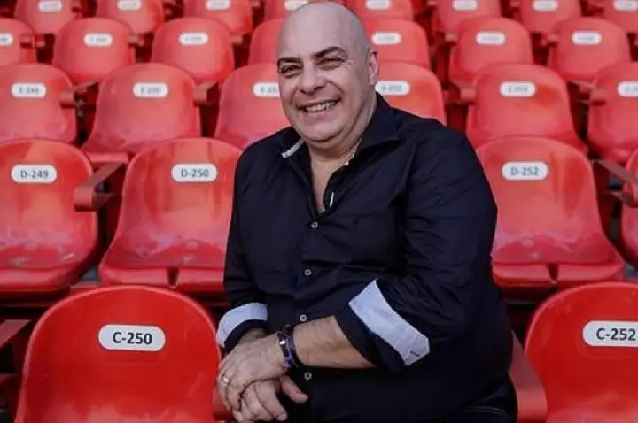 São Paulo aprova expulsões de Douglas Schwartzmann e Mara Casares