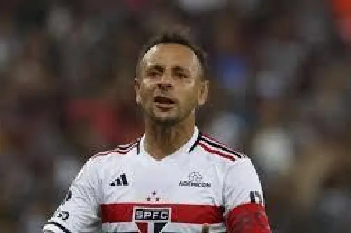 São Paulo contrata Rafinha como coordenador após saída de Muricy