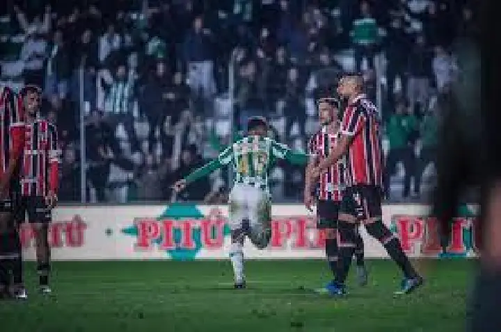 São Paulo é eliminado pelo Juventude e vê crise crescer