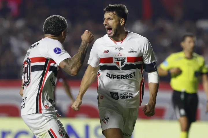 São Paulo vence primeira após a Copa e vai pegar Boca Juniors
