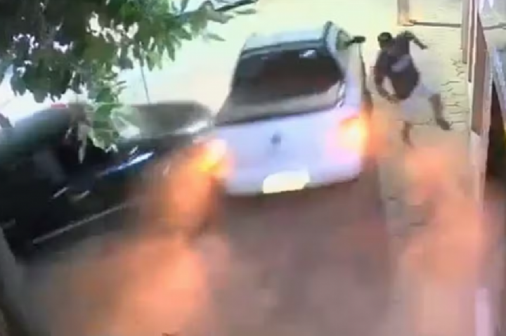 Secretário escapa por pouco de atropelamento em praça; VÍDEO