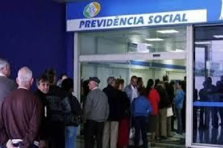 Sem dinheiro, INSS trava programa que reduzia filas