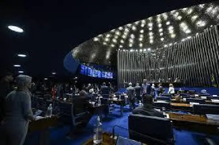 Senadores têm mais verbas em emendas do que 44% das cidades