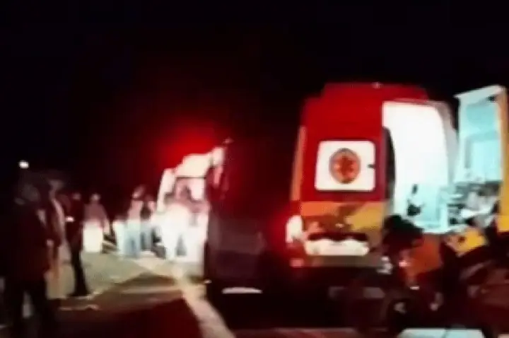 Sete pessoas morrem após dois carros baterem em rodovia da Bahia