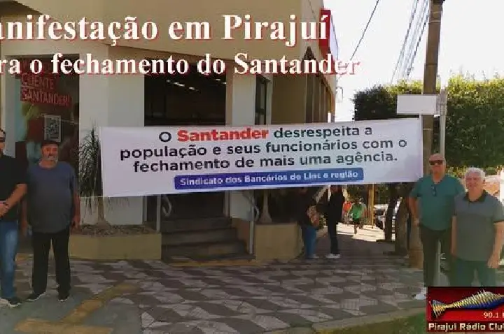 Sindicato dos Bancários de Lins e Região faz protesto em Pirajuí contra o fechamento da agência do Santander