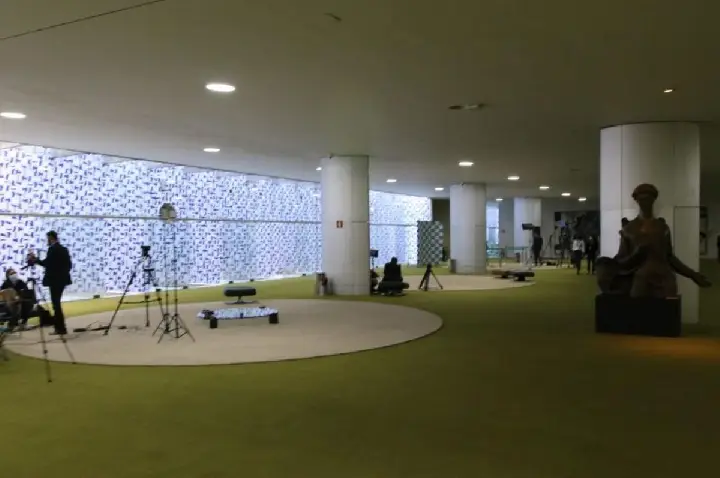 Sindicatos repudiam violência de deputados contra jornalista