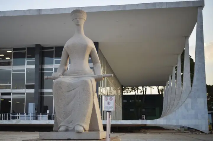 STF tende a confirmar liminar de Dino sobre penduricalhos