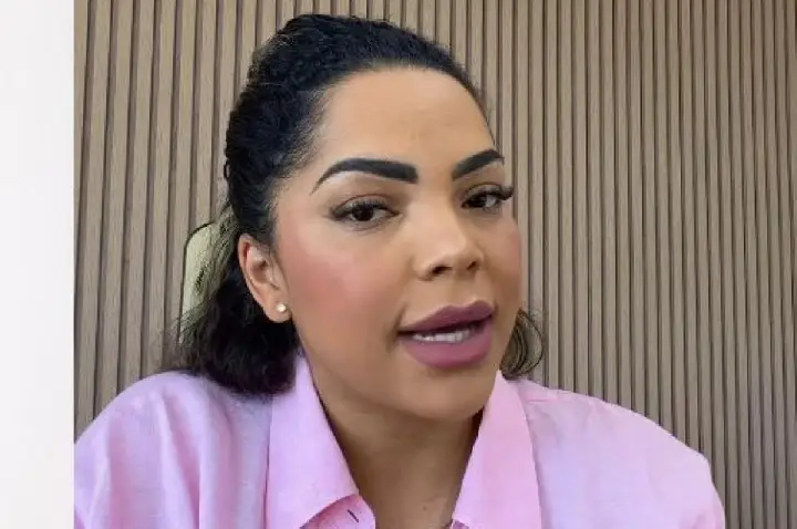 Suéllen Rosim vai à rede social e afirma que seguirá trabalhando