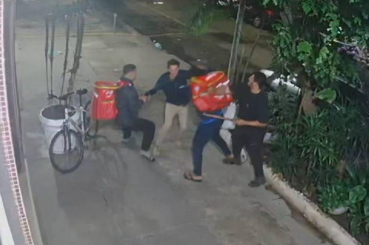 Suspeito de participação em linchamento se entrega à polícia
