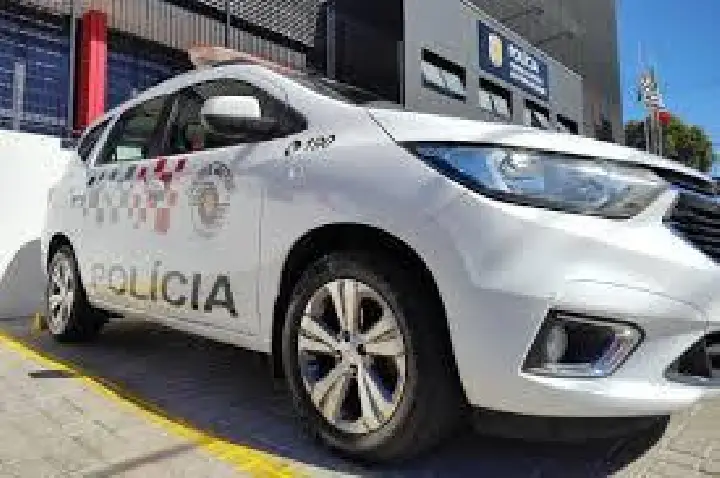 Suspeito de tráfico tinha máquina de cartão e cheque de R$ 17.300