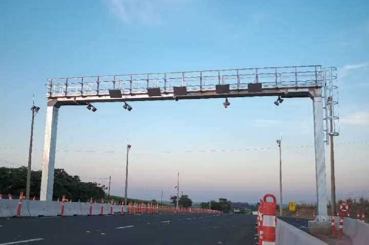 Tarcísio adia free flow em 8 rodovias para depois das eleições