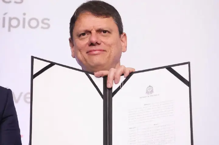 Tarcísio apresenta plano desenvolver eixo do trem SP-Campinas