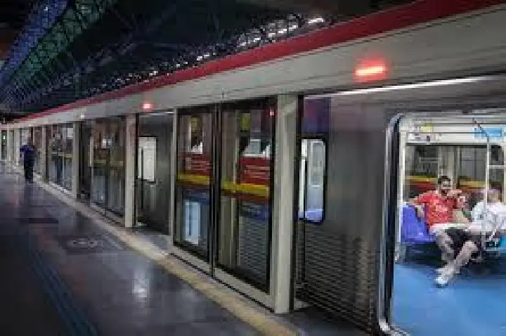Tarcísio aumenta tarifa da CPTM e do metrô em SP para R$ 5,40