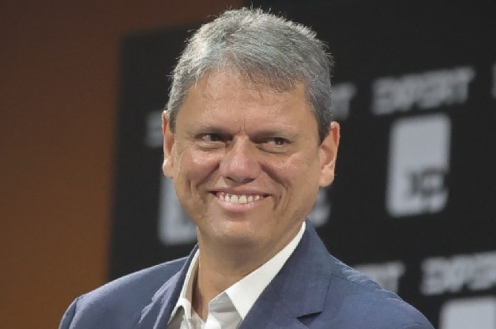 Tarcísio declara R$ 2,7 milhões em bens ao registrar candidatura