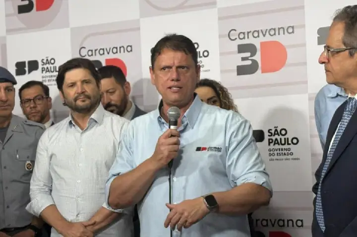 Tarcísio inaugura CPJ de Bauru e entrega viaturas para PM e Civil