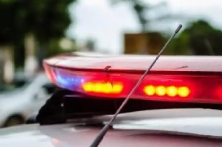 Taxista é ameaçado com faca e tem carro roubado em Bauru