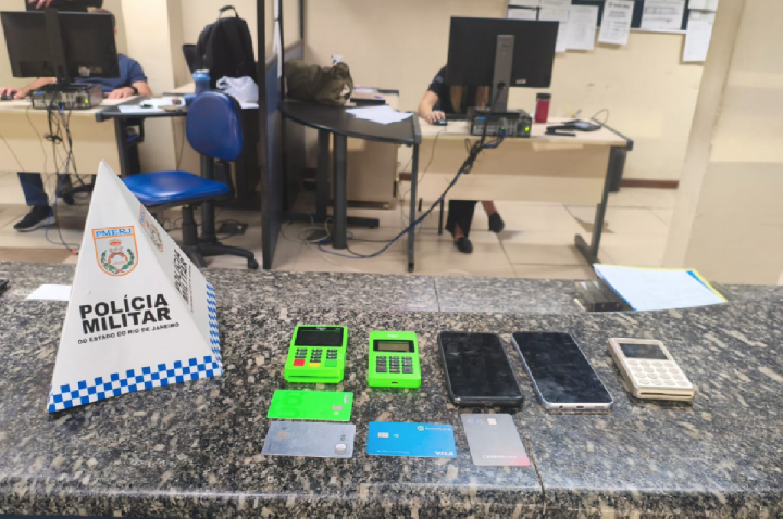 Taxista é preso após cobrar R$ 3,4 mil de turistas