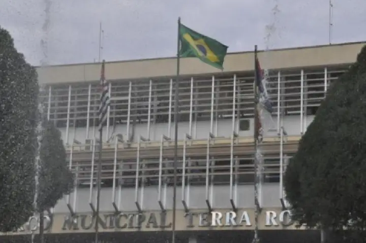 TCE aponta irregularidade em licitação de R$ 2,6 mi para varrição