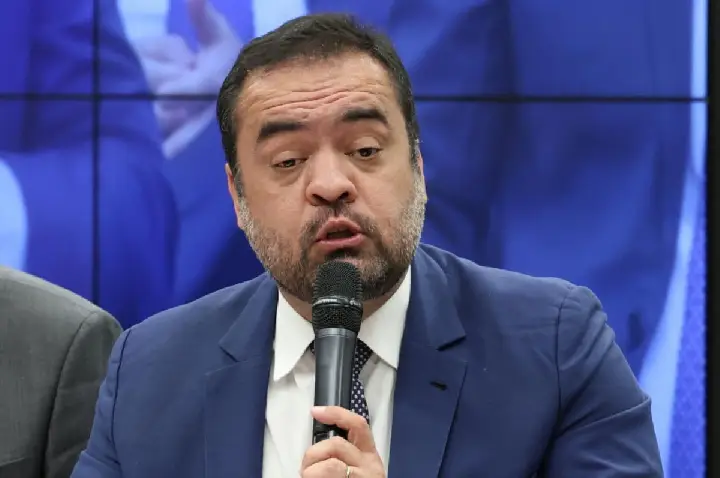 TCE recomenda rejeição das contas de 2025 de Cláudio Castro no RJ
