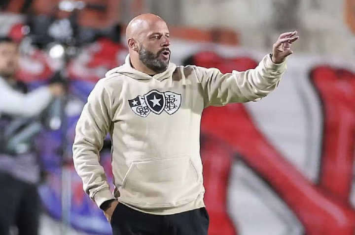 Técnico Franclim Carvalho é demitido, e interino assume Botafogo