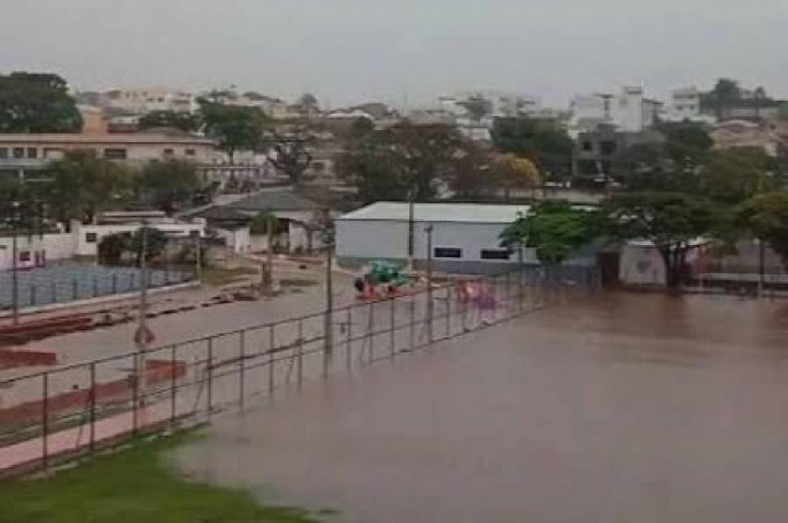 Temporal com granizo danifica mais de 300 casas no interior de SP