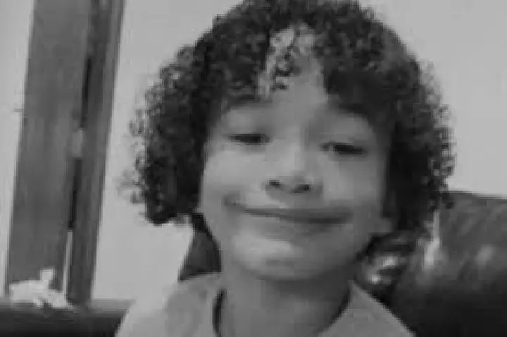 'Tio da van' sem CNH mata criança de 8 anos atropelada