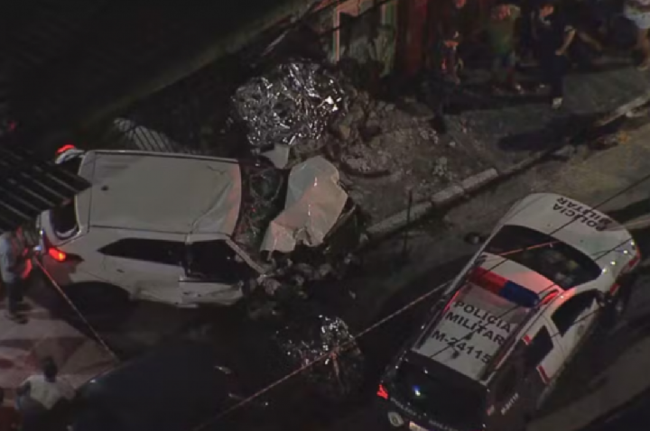 Tio usou macaco hidráulico para tirar criança debaixo de carro