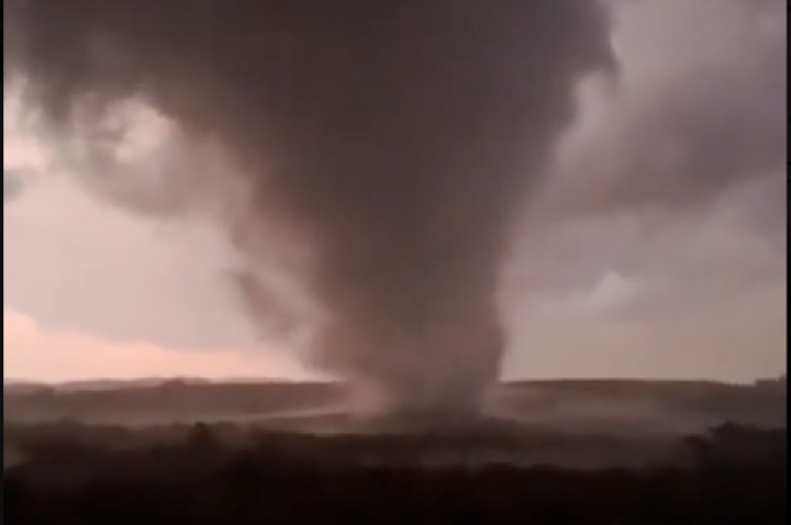 Tornado atinge 3 cidades do RS e deixa feridos e danos; VÍDEO