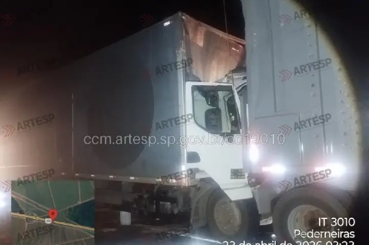 Trabalhador morre em acidente entre caminhões na Bauru-Jaú