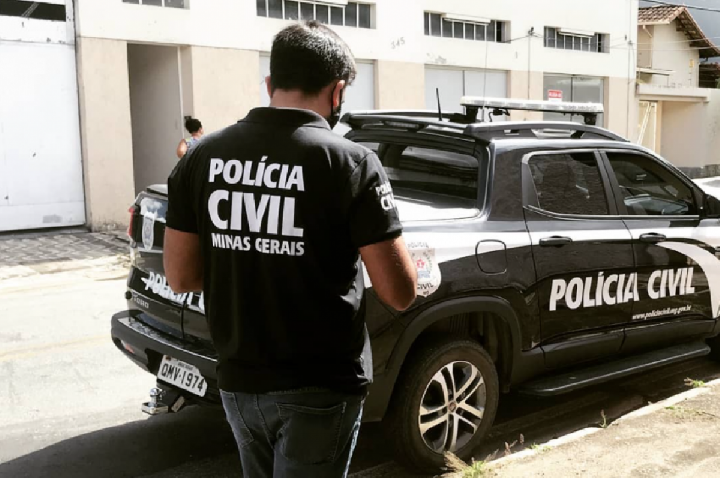 Trabalhadora descobre que patrão a filmava nua no banheiro