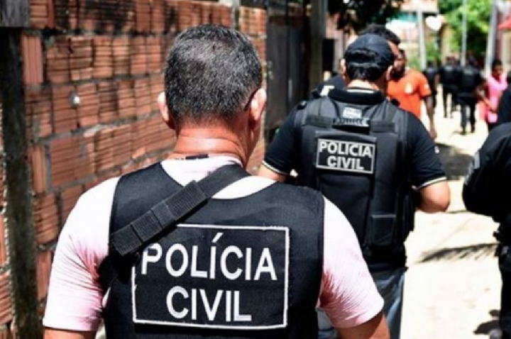 Trans deixa padrasto cego, come pedaço da orelha dele e o estupra