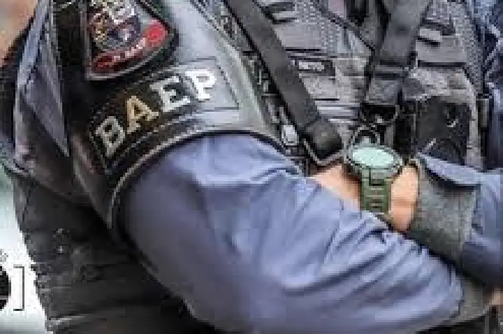 Trio com droga reage e é preso pelo Baep com arma de choque