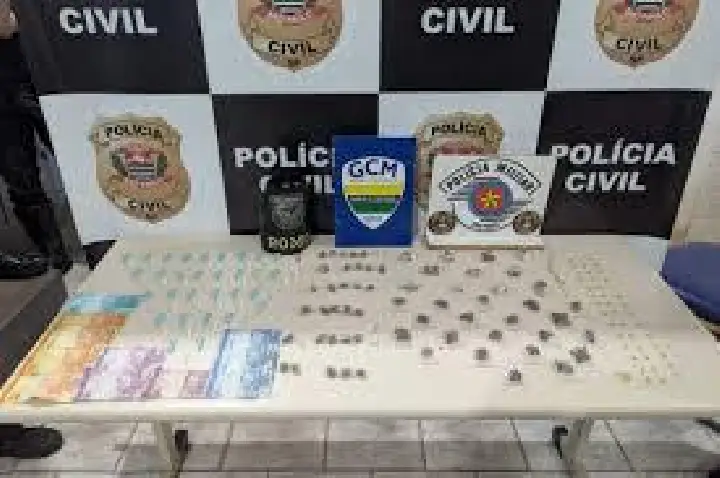 Trio que se 'revezava' para atender os usuários de drogas é preso