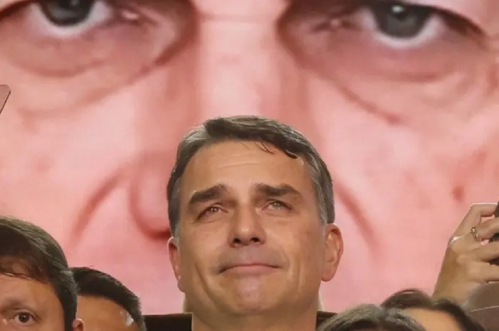 TSE livra Flávio de multa por vídeo de Bolsonaro criado com IA