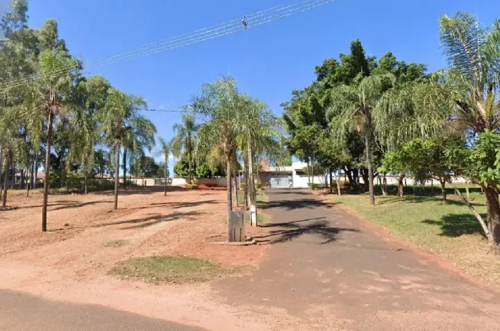 Túmulo é violado, caixão sofre danos e cadáver fica exposto