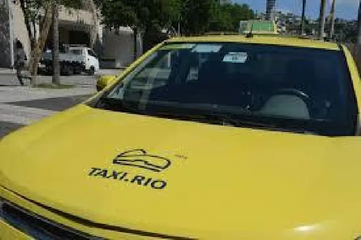Turista chileno denuncia taxista após cobrança de R$ 778 no RJ