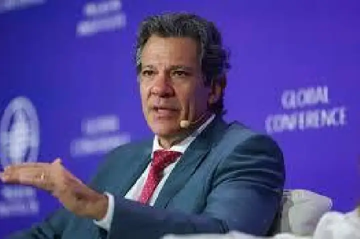 Vale a pena revisar IOF para evitar especulações, diz Haddad