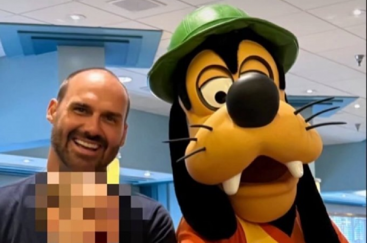 Vamos ter maioria e 'impichar' Alexandre, diz Eduardo Bolsonaro