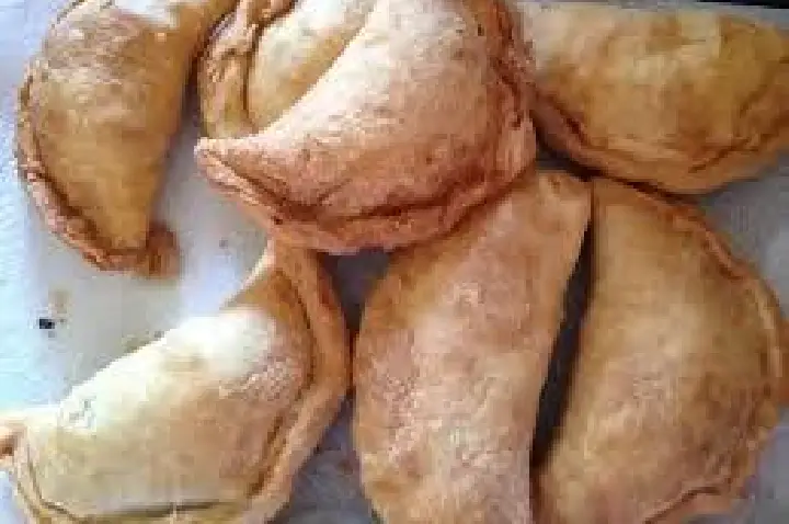 Vendedora mata 40 membros de gangue com pasteis envenenados