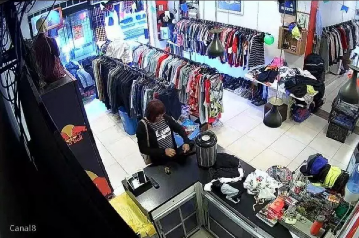 Vestido de mulher, policial penal é acusado de furtar brechó