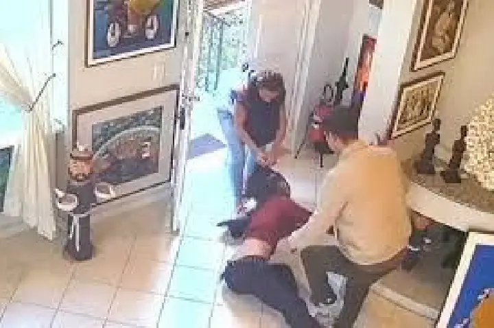VÍDEO: Jovem é agredida e ameaçada por mulher por estar sem sutiã