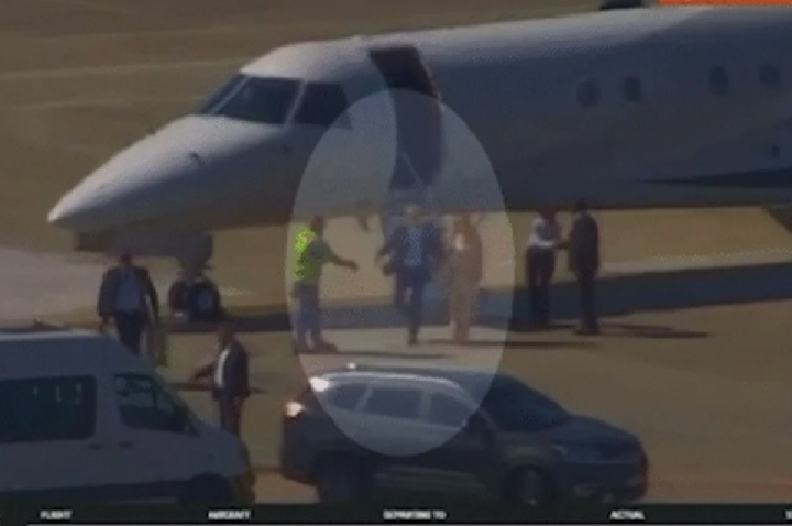 Vídeo mostra Moraes em jatinho de Vorcaro; ASSISTA