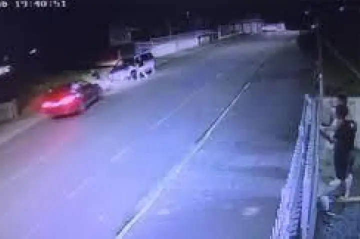 VÍDEO: mulher atropela homem com BMW e o agride na frente da PM