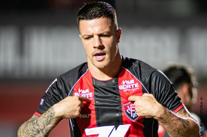 Vitória faz um no Vasco, vence e estraga estreia de português