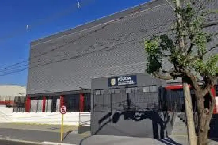 Vitrine é estourada e R$ 8 mil em semijoias são furtados em Bauru