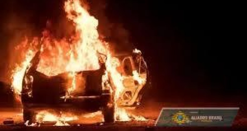 Carro de defensor público é incendiado no Fórum da Barra Funda, em SP