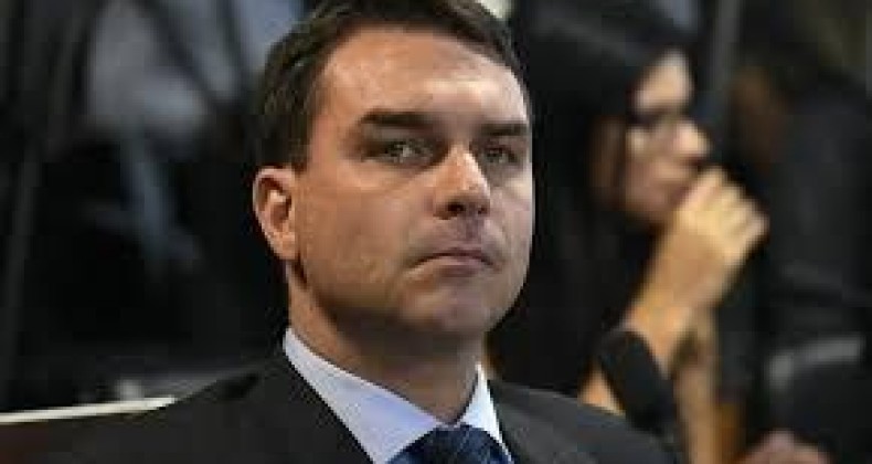 Flávio diz que prisão de Bolsonaro é especulada porque Moraes tem 'carta branca' no STF