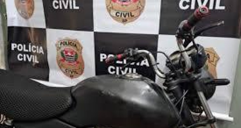 Polícia Civil de Iacanga localiza dono de moto furtada encontrada abandonada